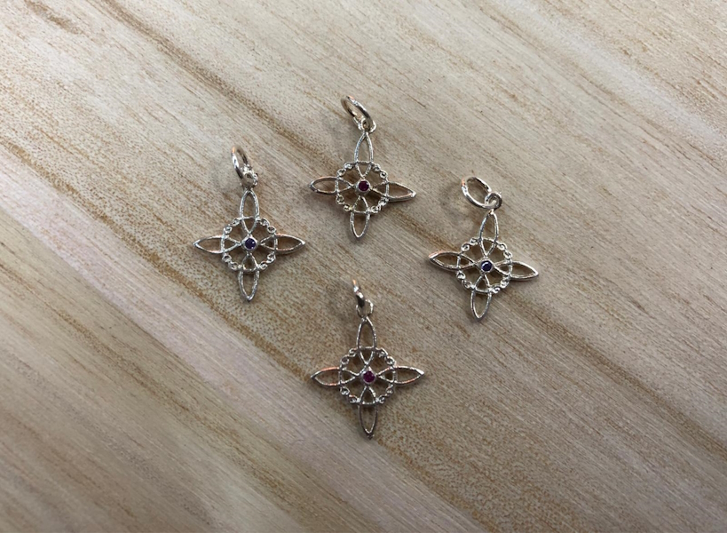 Colgante Nudo de Bruja plata 1.5 cm